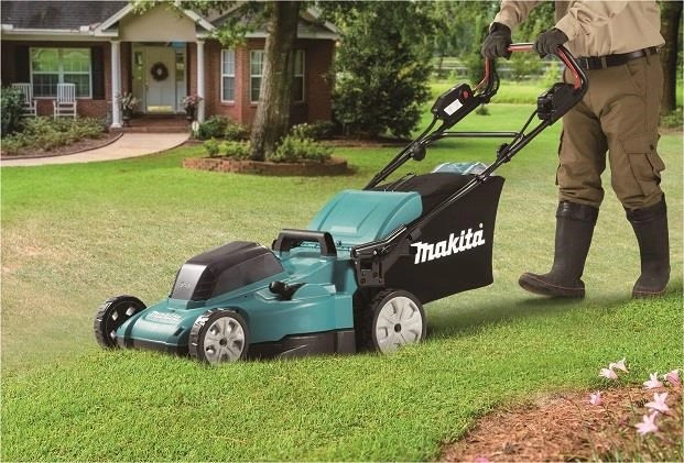 Makita DLM481Z  aku sekačka s pojezdem