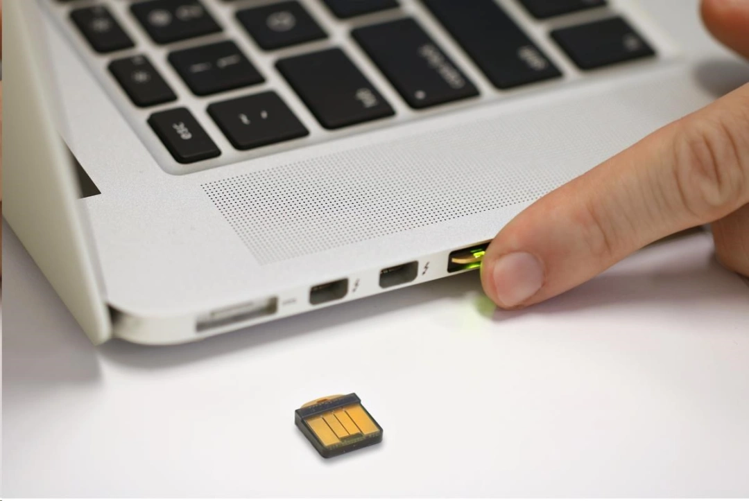 YubiKey 5 Nano