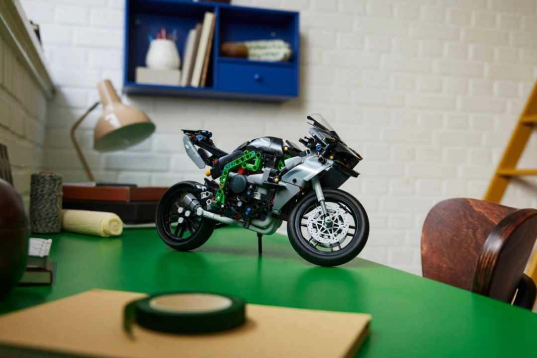 LEGO Technic 42170 Kawasaki Ninja H2R