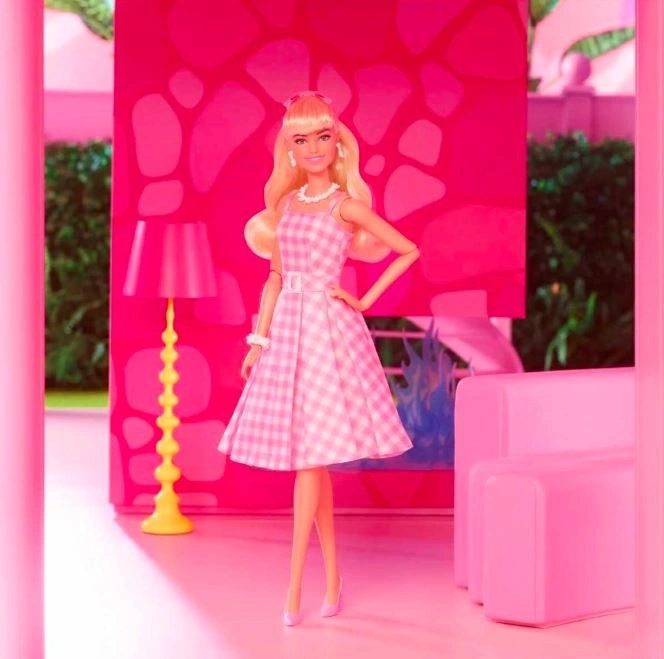 Mattel Barbie Barbie v ikonickém filmovém outfitu HPJ96