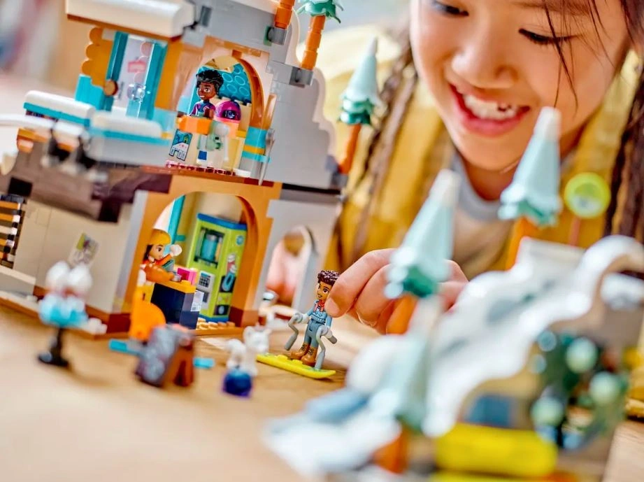 LEGO Friends 41756 Lyžařský resort s kavárnou