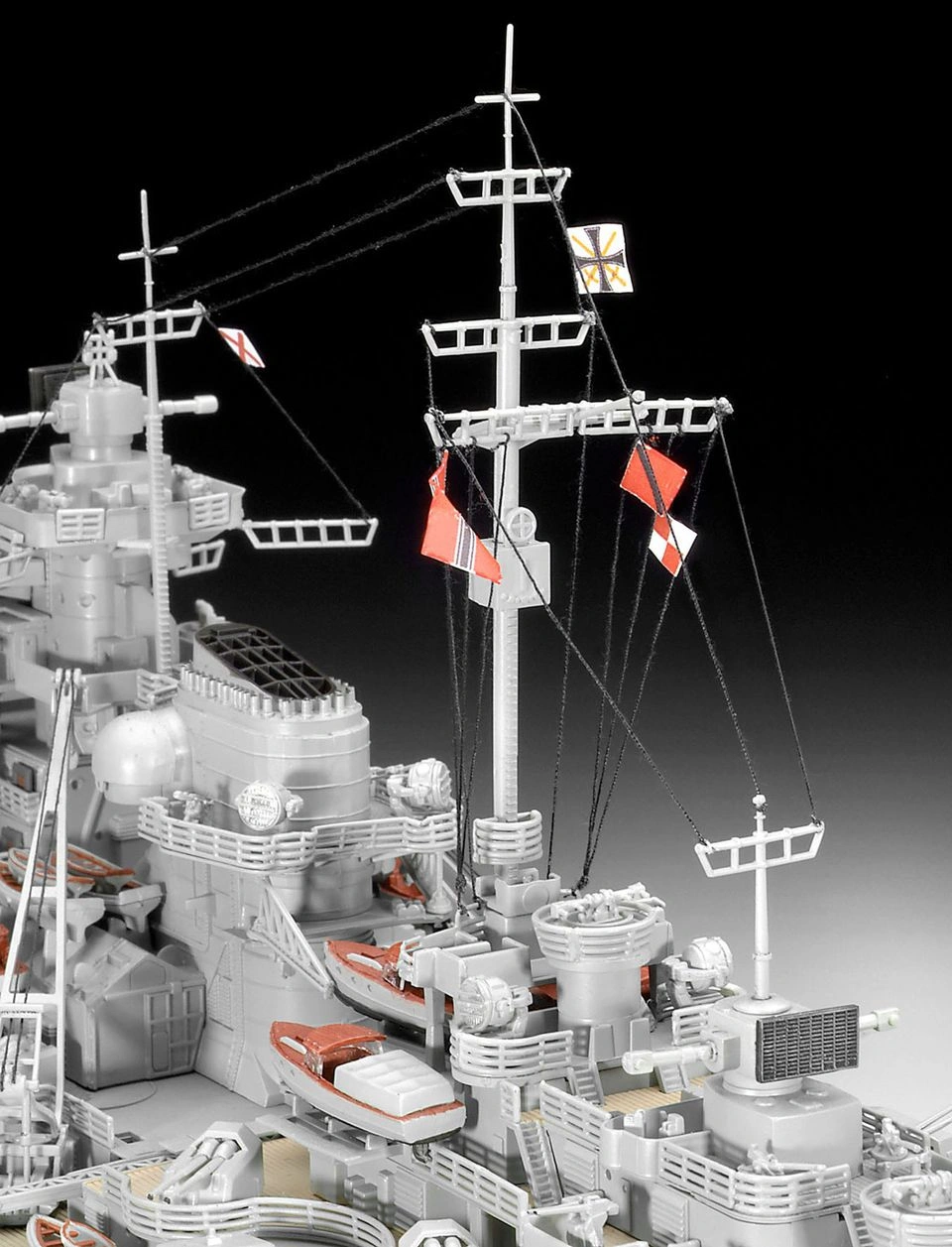 Revell ModelKit loď 05040 - Battleship Bismarck(1:350)