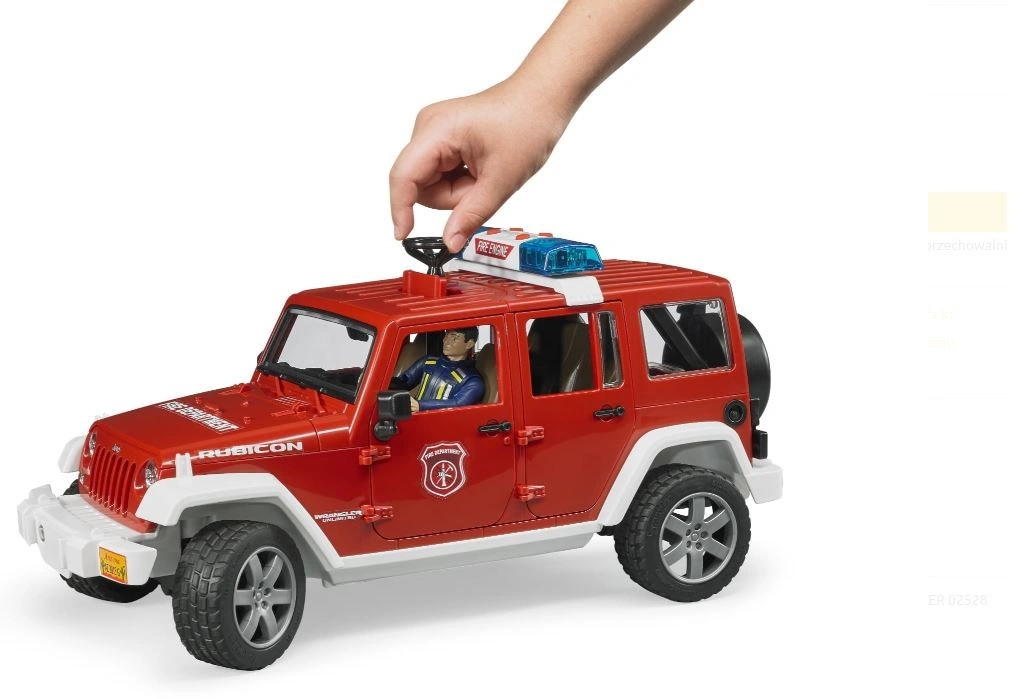 Bruder 2528 požární Jeep Wrangler s hasičem