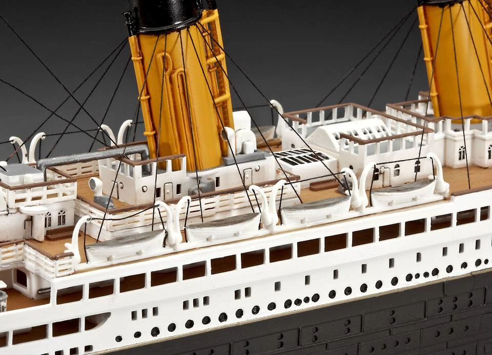 Revell Gift-Set 05715 - R.M.S. Titanic - 100th anniversary edition