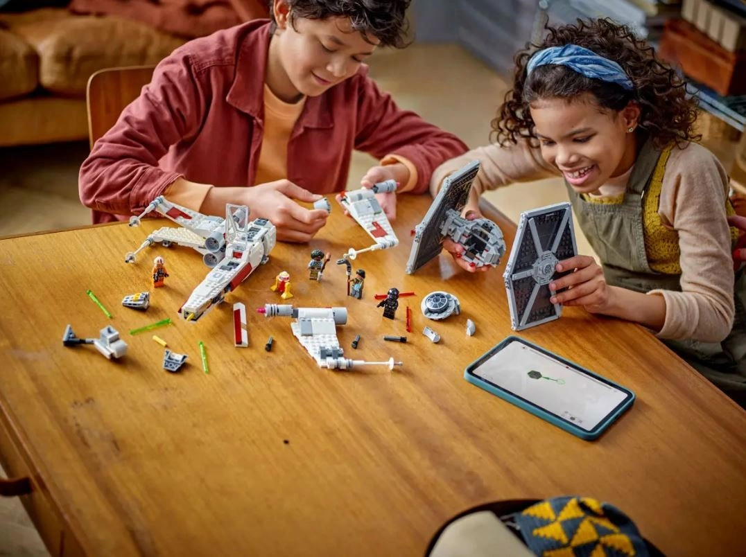 LEGO Star Wars 75393 Stíhačka TIE a X-wing – kombinovaná stavebnice