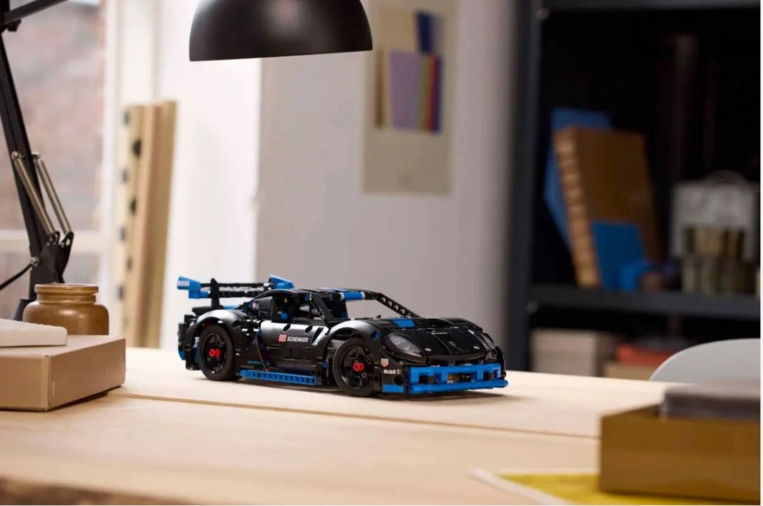 LEGO Technic 42176 Porsche GT4 e-Performance