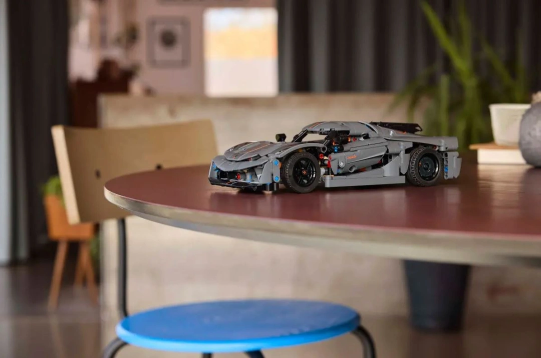 LEGO Technic 42173 Šedé hyperauto Koenigsegg Jesko Absolut