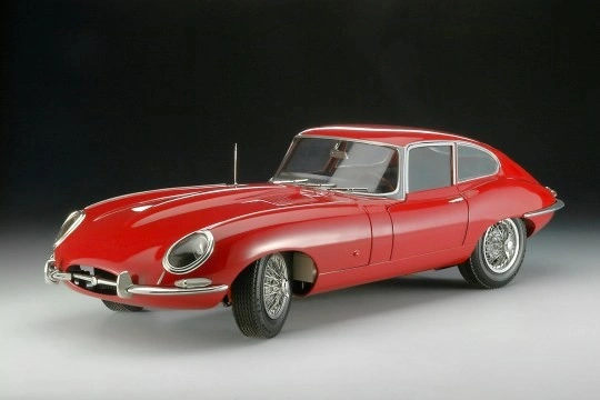 Revell Jaguar E-Type, Plastic ModelKit auto 07717, 1/8