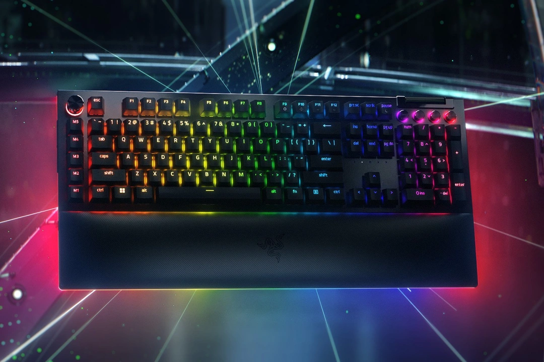 Razer BlackWidow V4 Pro (RZ03-04681800-R3M1), Yellow Switch, US Layout, černá