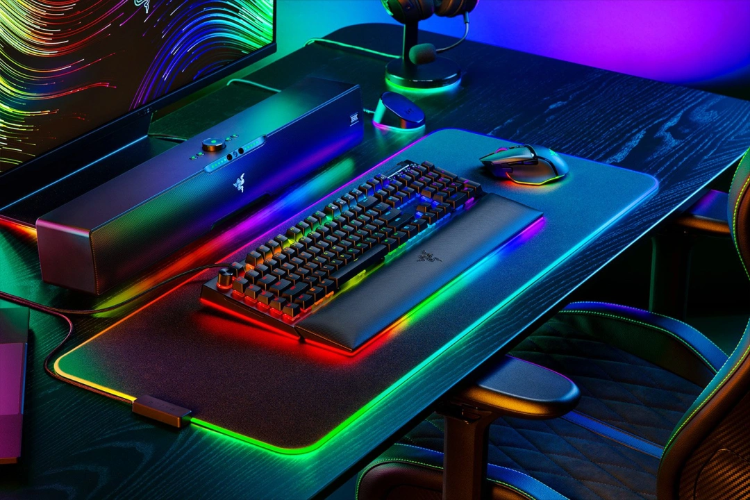 Razer BlackWidow V4 Pro (RZ03-04681800-R3M1), Yellow Switch, US Layout, černá