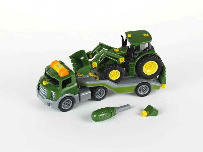 Traktor John Deere na transportéru 14 cm