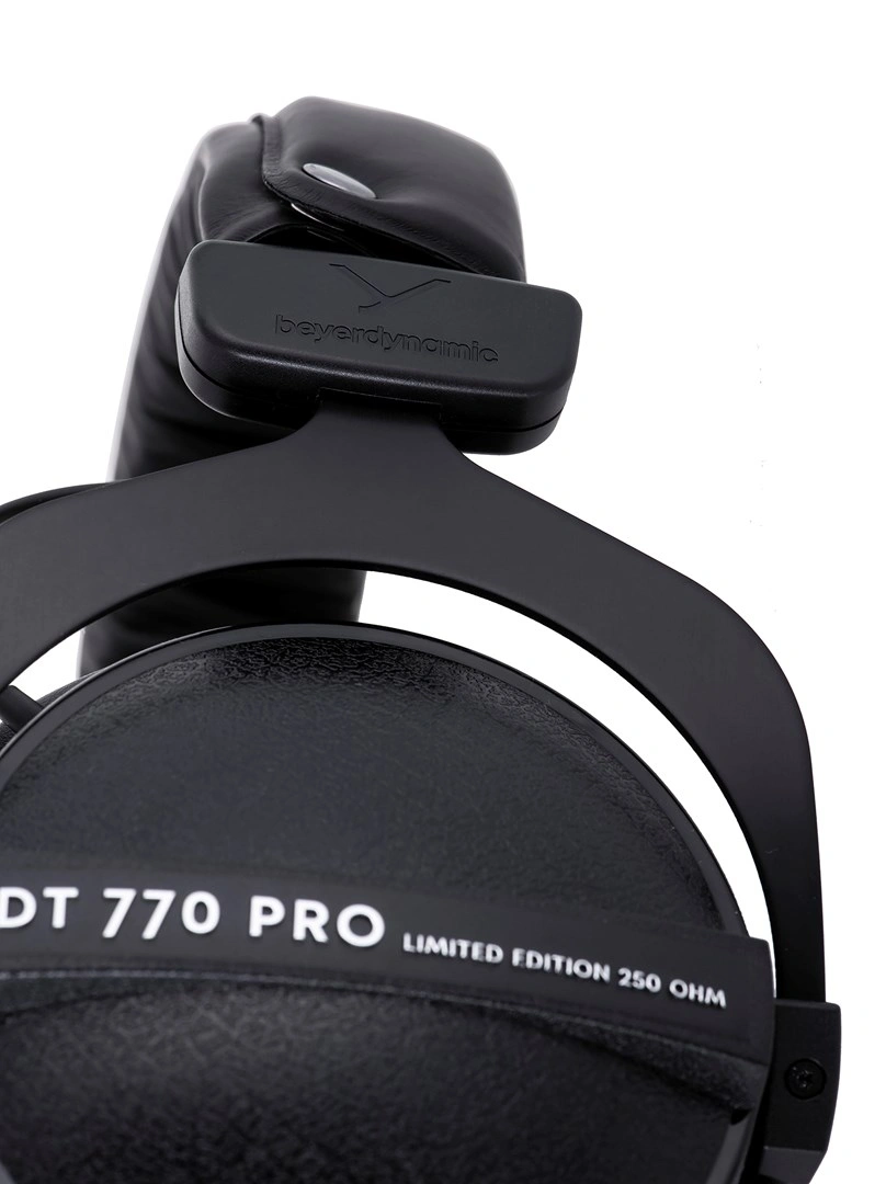 Beyerdynamic DT 770 PRO 250 OHM Black Limited Edition