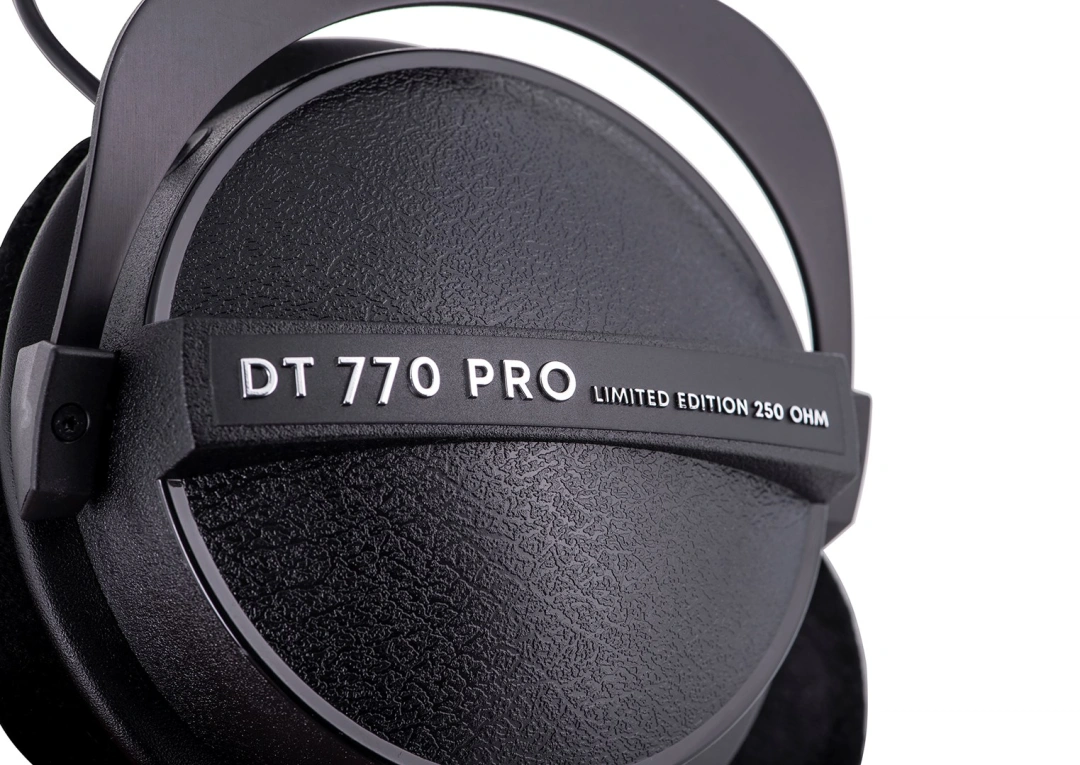 Beyerdynamic DT 770 PRO 250 OHM Black Limited Edition