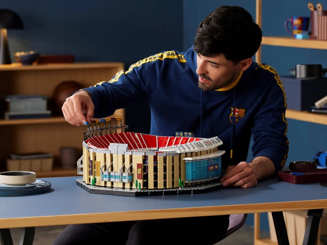 LEGO ICONS 10284 CAMP NOU - FC BARCELONA