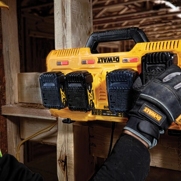 Dewalt DCB104