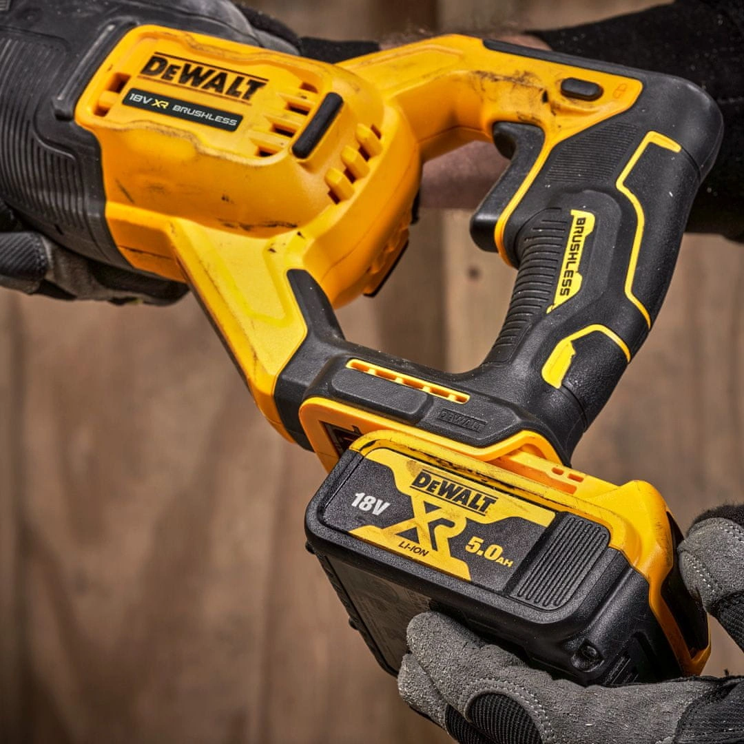 DeWalt DCS382N