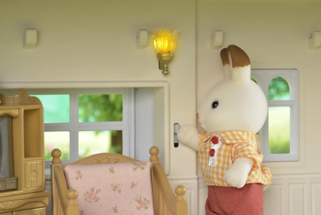 Sylvanian Families Patrový dům s červenou střechou