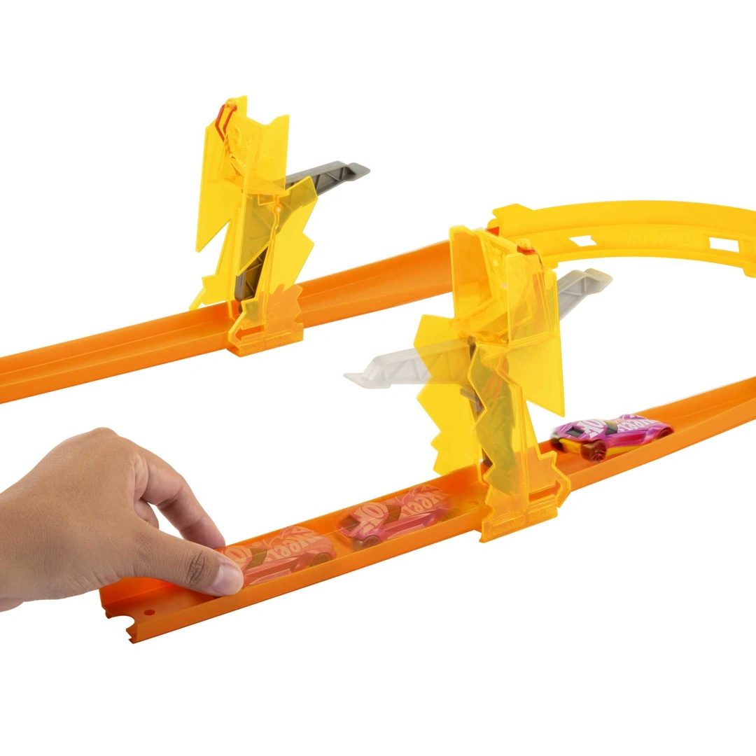 Hot Wheels Track Builder Dráha v boxíku - Blesky HNN38