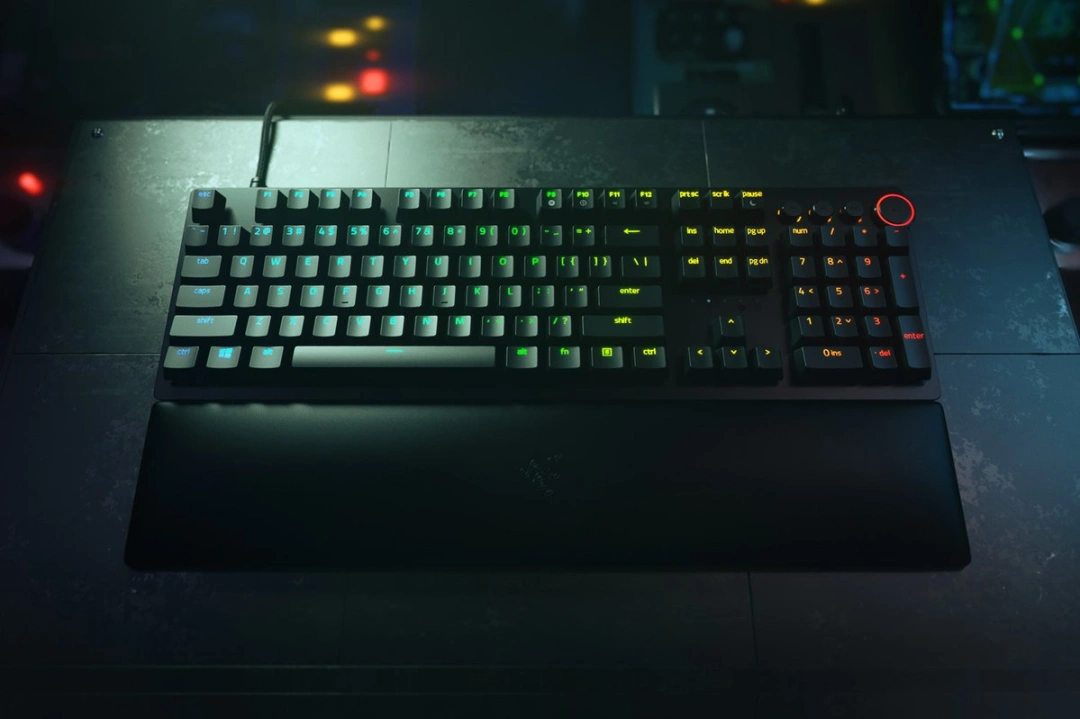 Razer Huntsman V2 Gaming Keyboard, Red Switch - Black