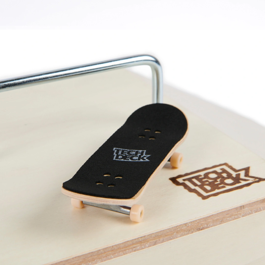 TECH DECK Dřevěná rampa s fingerboardem