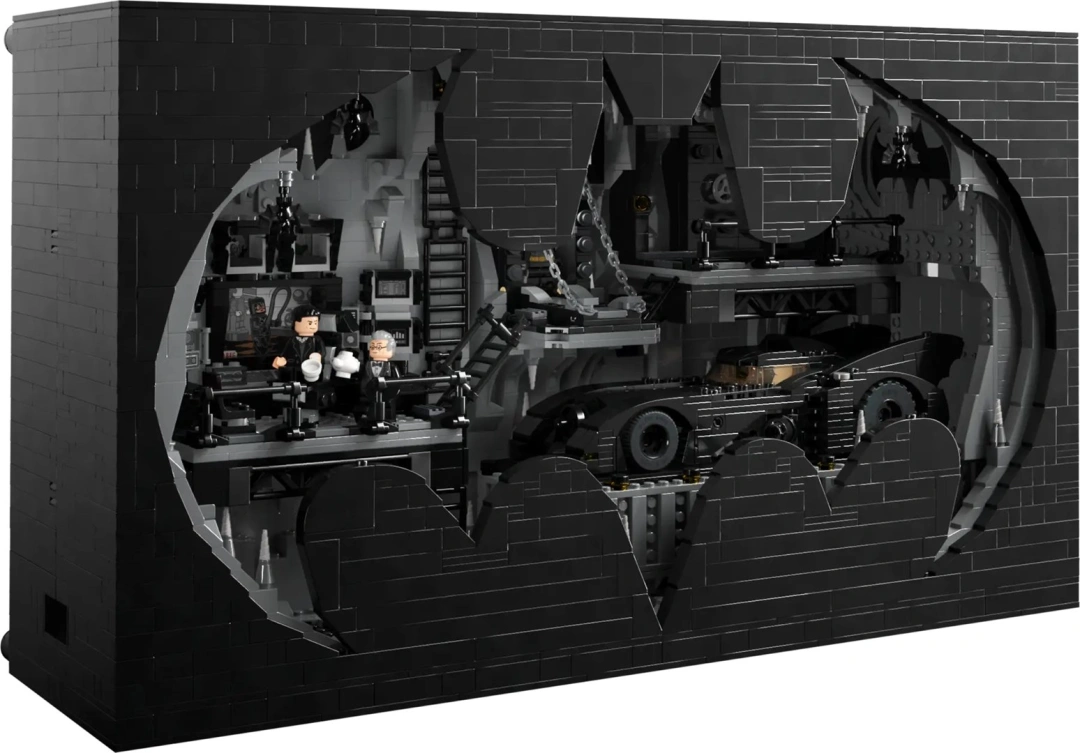 LEGO BATMAN 76252 Batcave – Shadow Box