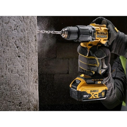 DeWalt 18V BL XR 68Nm 2x5Ah TSTAK rázový šroubovák DeWALT DCD100YP2T-QW