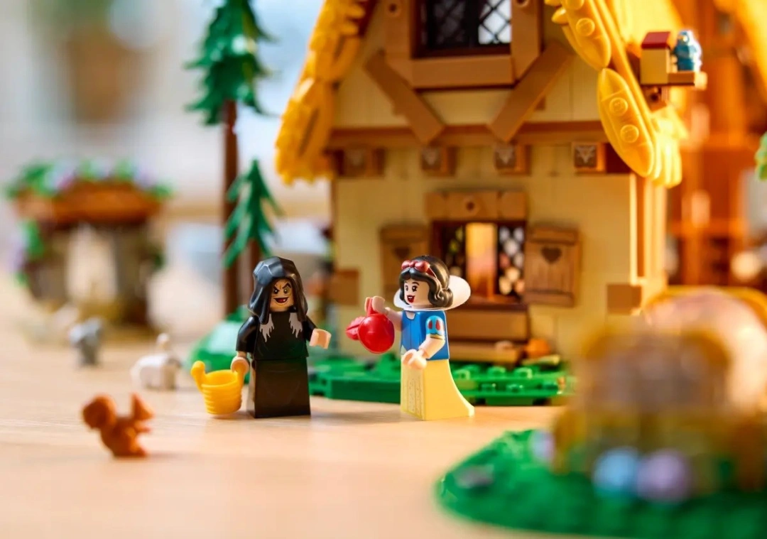 LEGO 43242 Disney Chatka Królewny Śnieżki i siedmiu krasnoludków