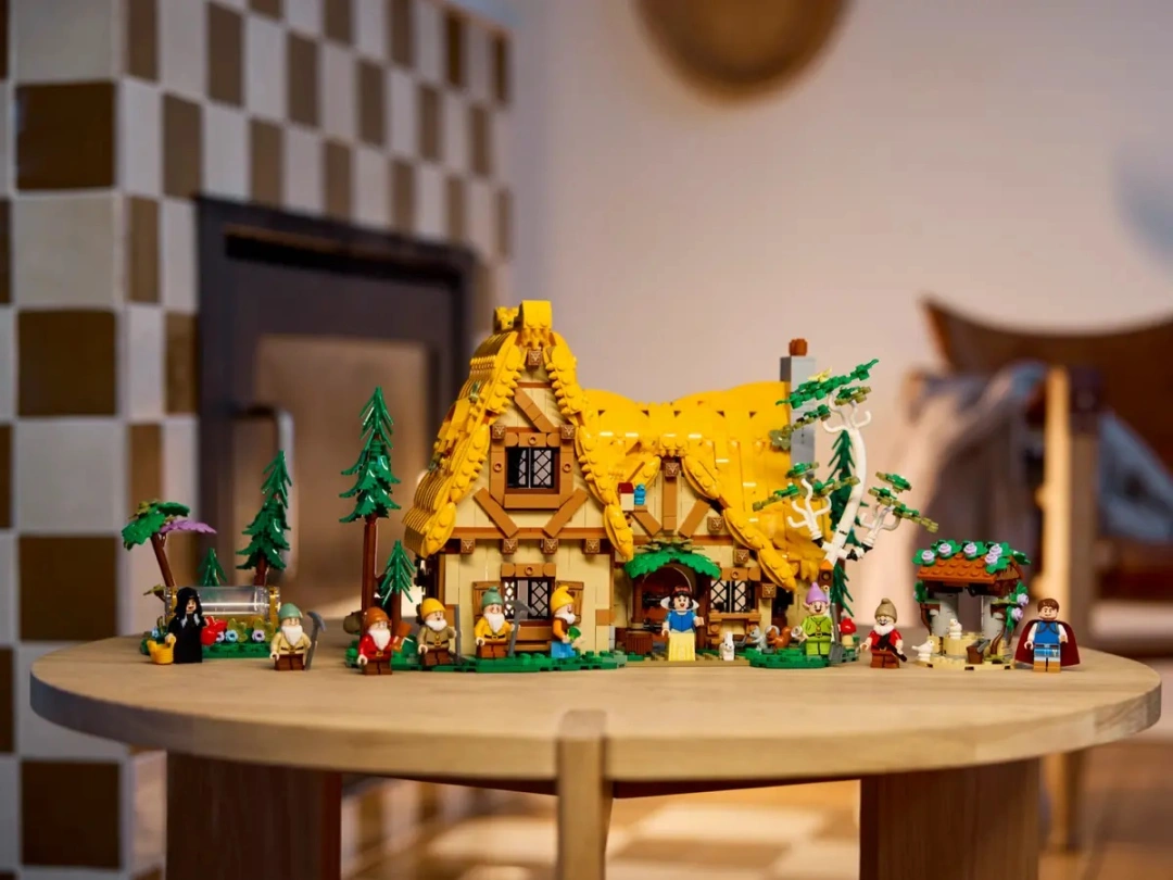 LEGO 43242 Disney Chatka Królewny Śnieżki i siedmiu krasnoludków