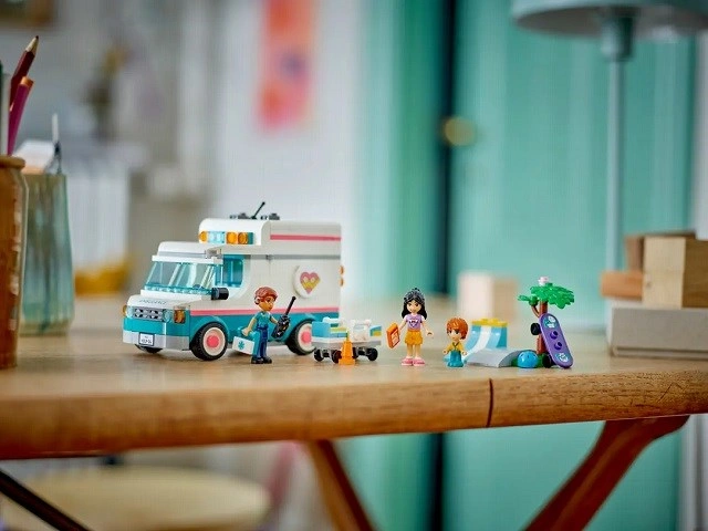 LEGO Friends 42613 Nemocniční ambulance Heartlake