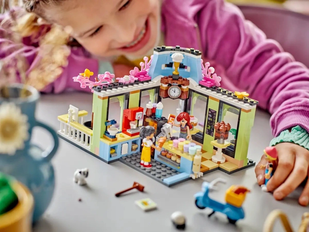 LEGO Friends 42618 Kavárna v městečku Heartlake