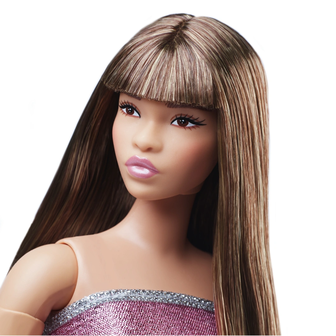 Mattel Barbie Looks Brunetka v růžových mini šatech HRM16