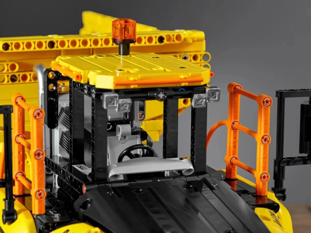 LEGO TECHNIC 42114 Kloubový tahač Volvo 6x6