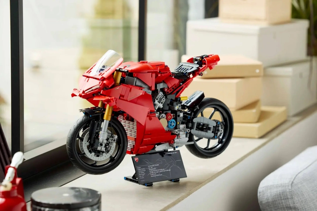 LEGO Technic 42202 Ducati Panigale V4 S