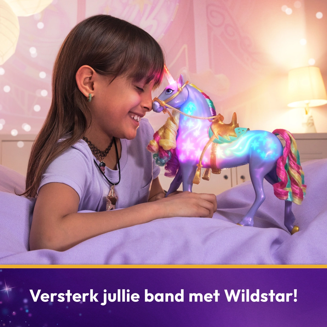 Spin Master Unicorn Academy Světelný jednorožec Wildstar 28 cm