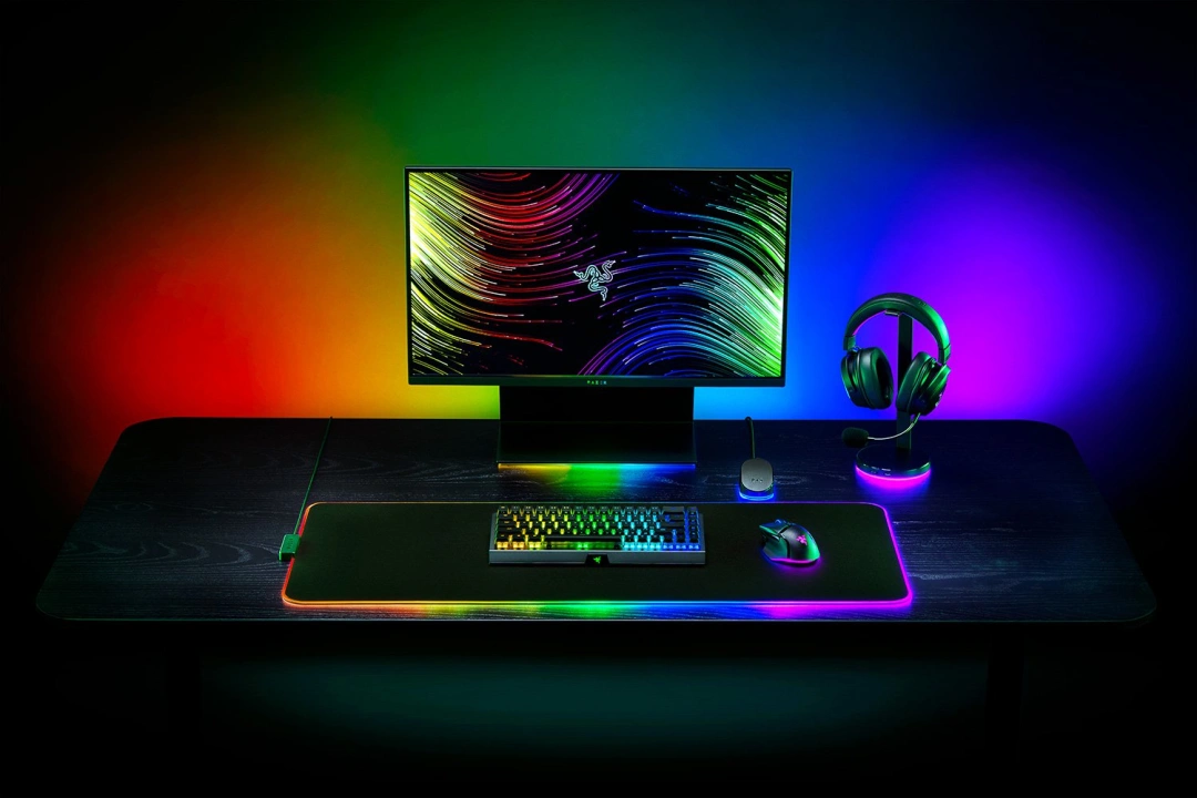 Razer Strider Chroma černá