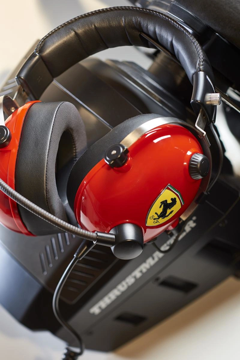 Thrustmaster T.Racing Scuderia Ferrari Edition-DTS, černá/červená